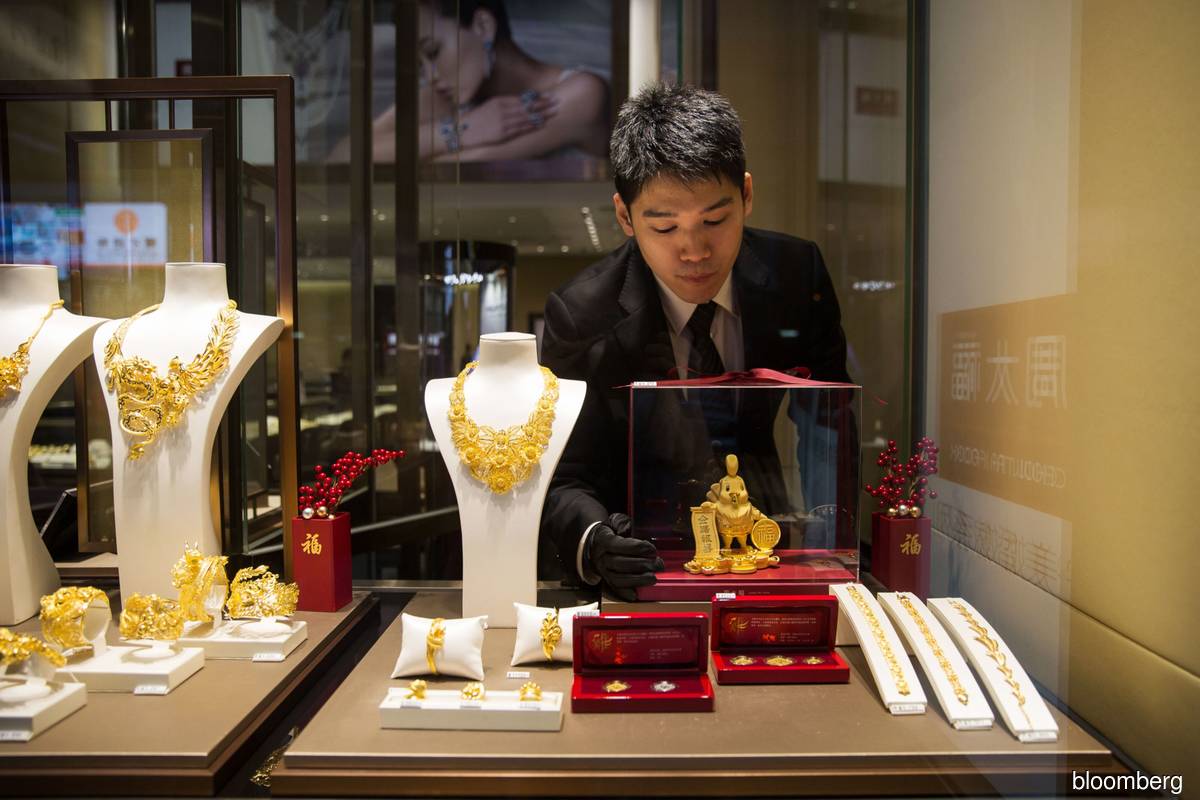 Chow Tai Fook slows expansion to boost profit